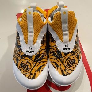 Womens Nike Zoom Pulse Doernbecher